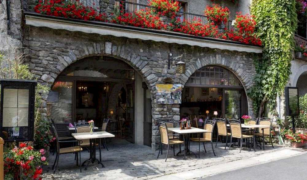 Hotel Le Vieux Logis Yvoire, restaurant terrace